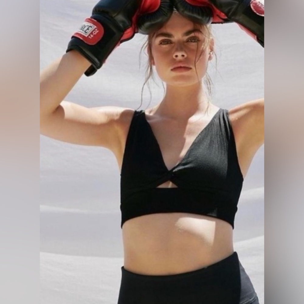 NWOT Free People Movement Ribbed Shakti Sportsbra in Solid Black size XS/S - Picture 2 of 3